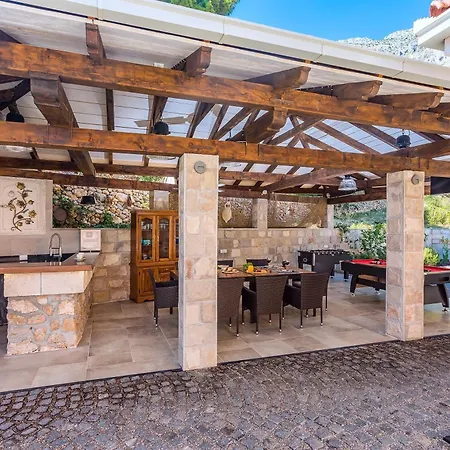Prázdninový dům Gemuetliches Haus Mit Sauna, Pool Und Meerblick Mimice